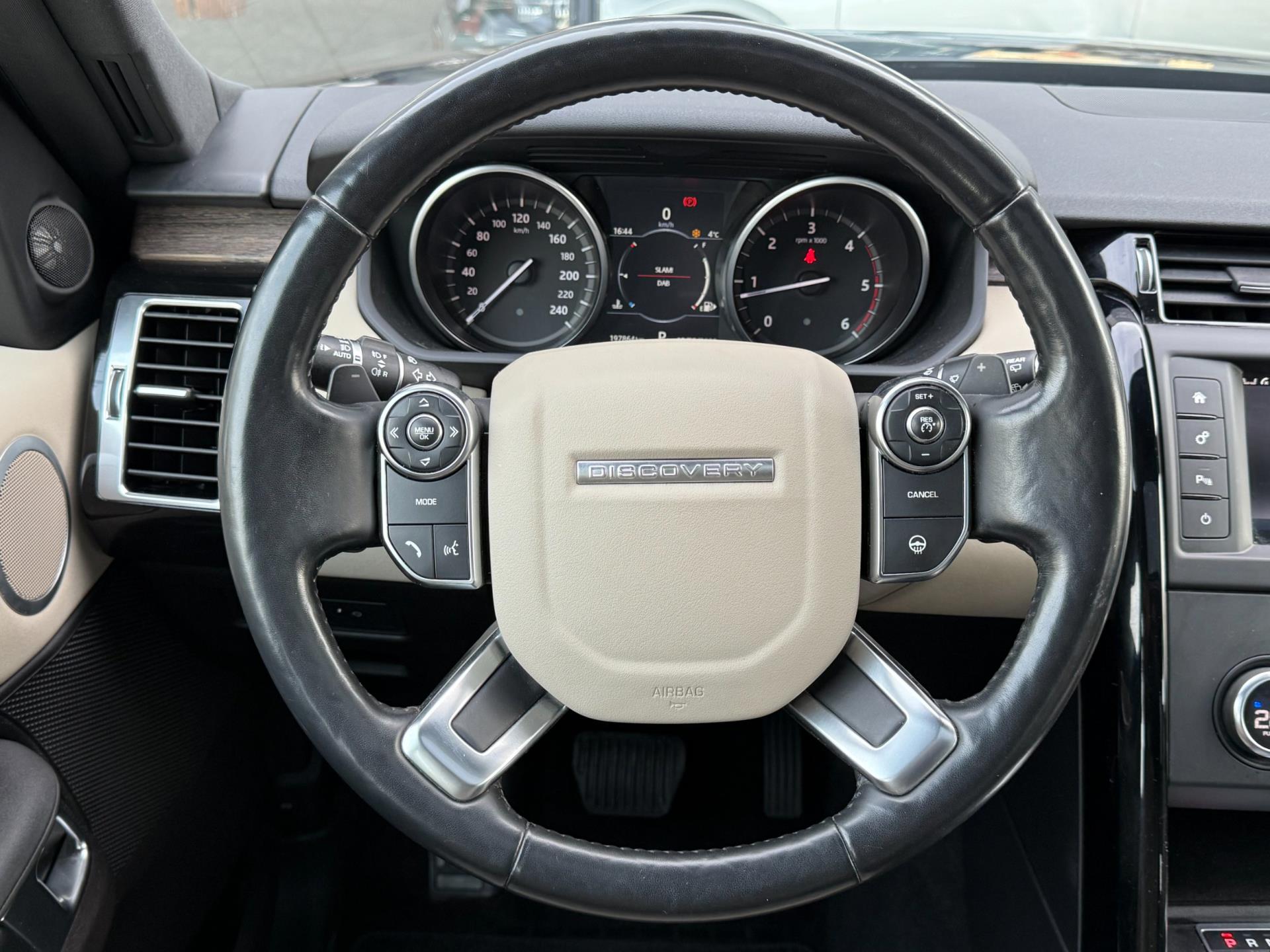 43045497-19.jpg