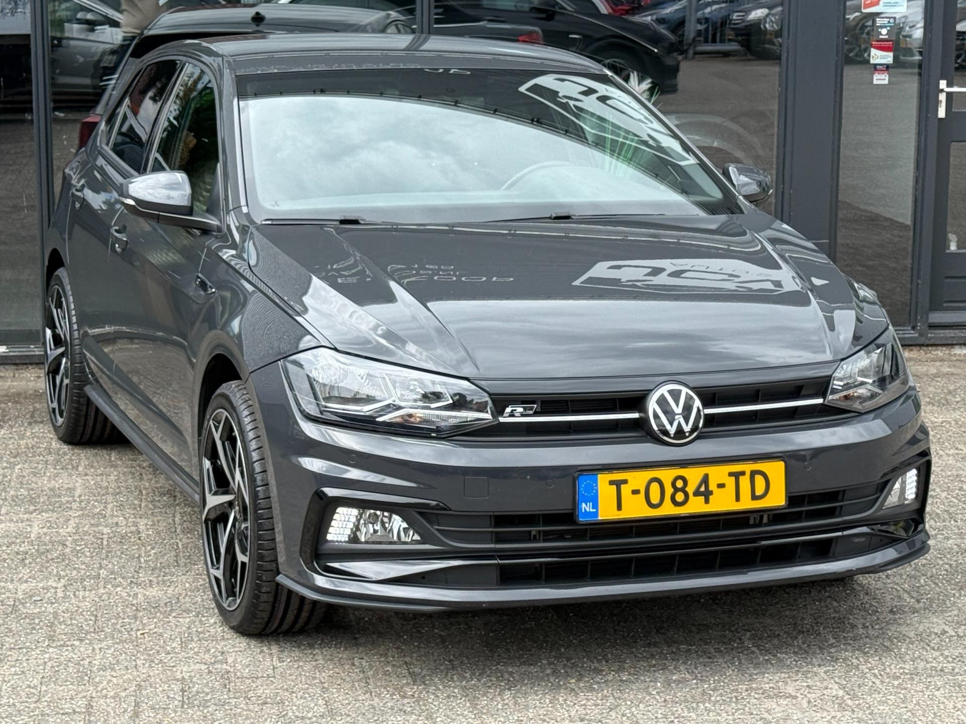 45379164-8.jpg