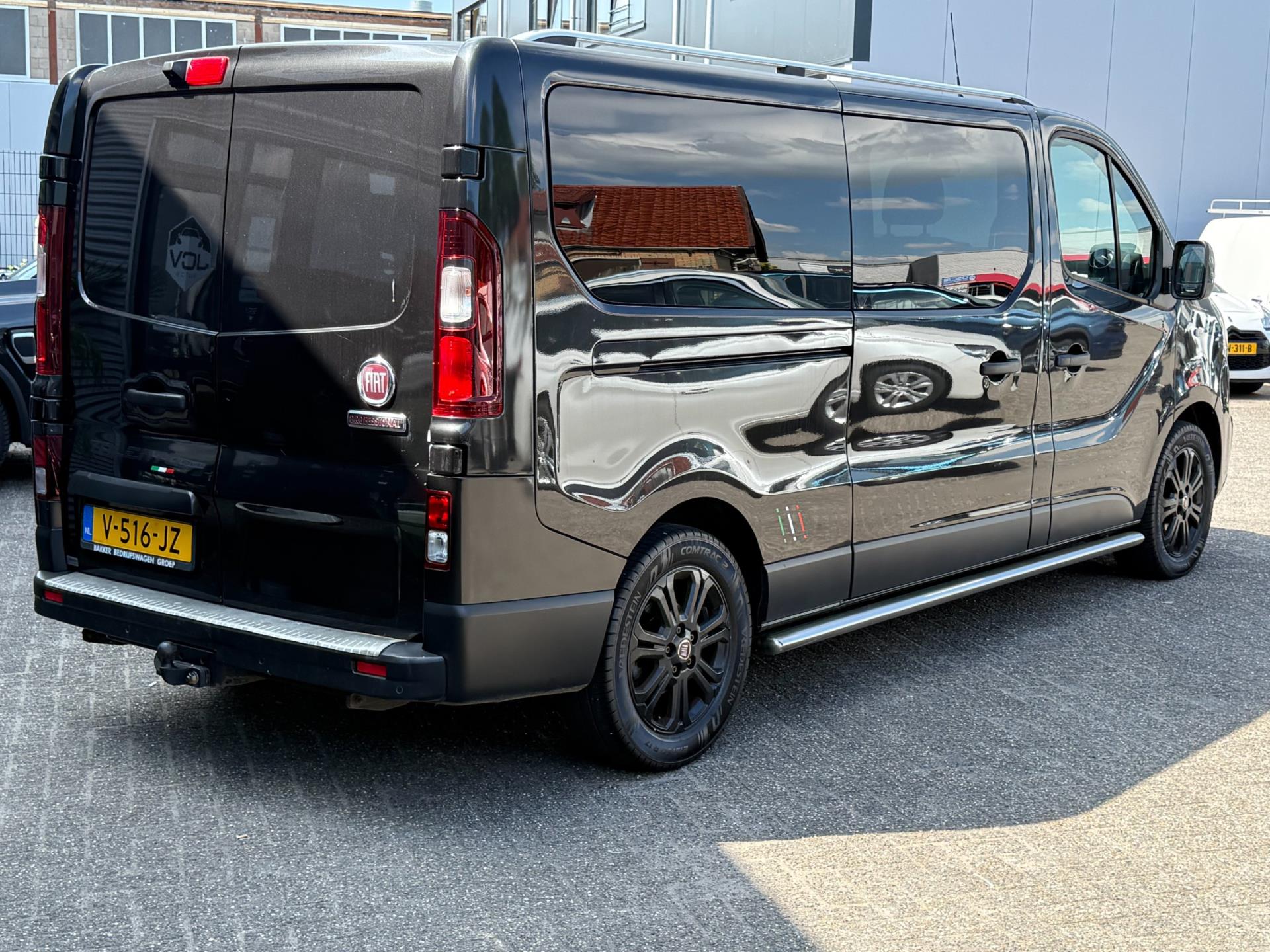 45839228-6.jpg