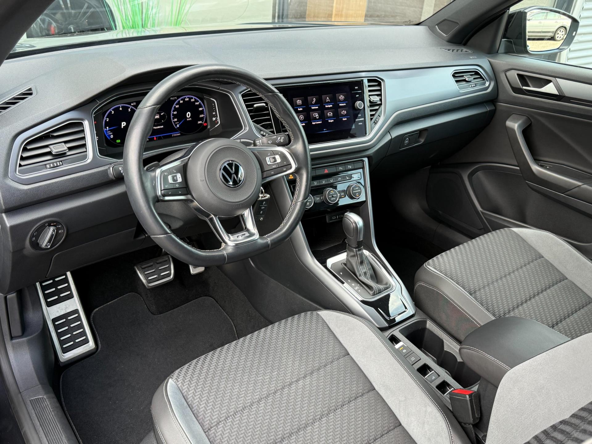 46916913-18.jpg