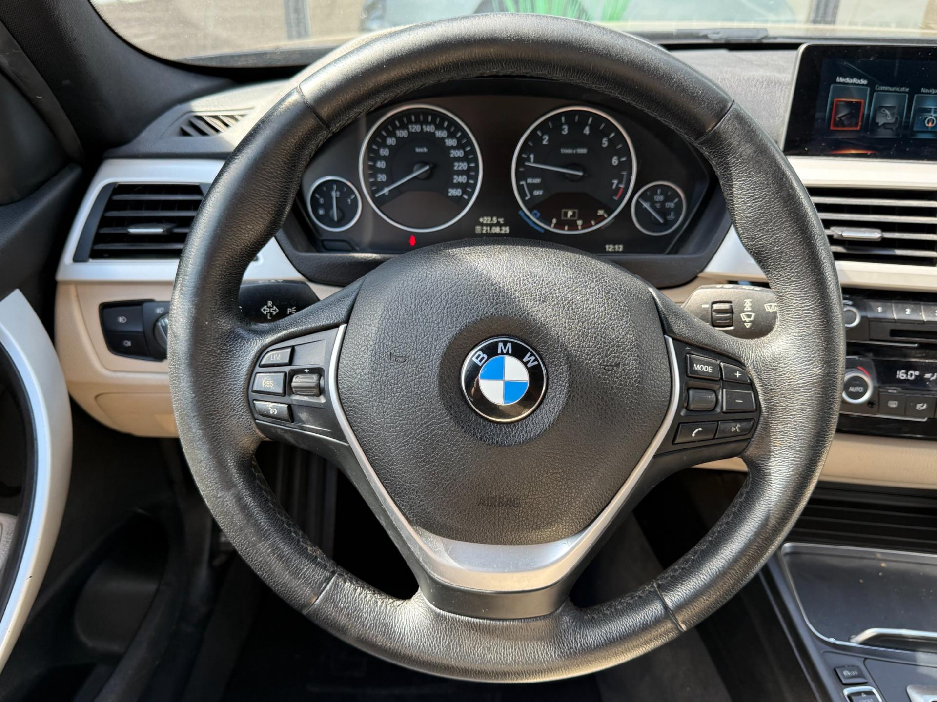 47113750-15.jpg