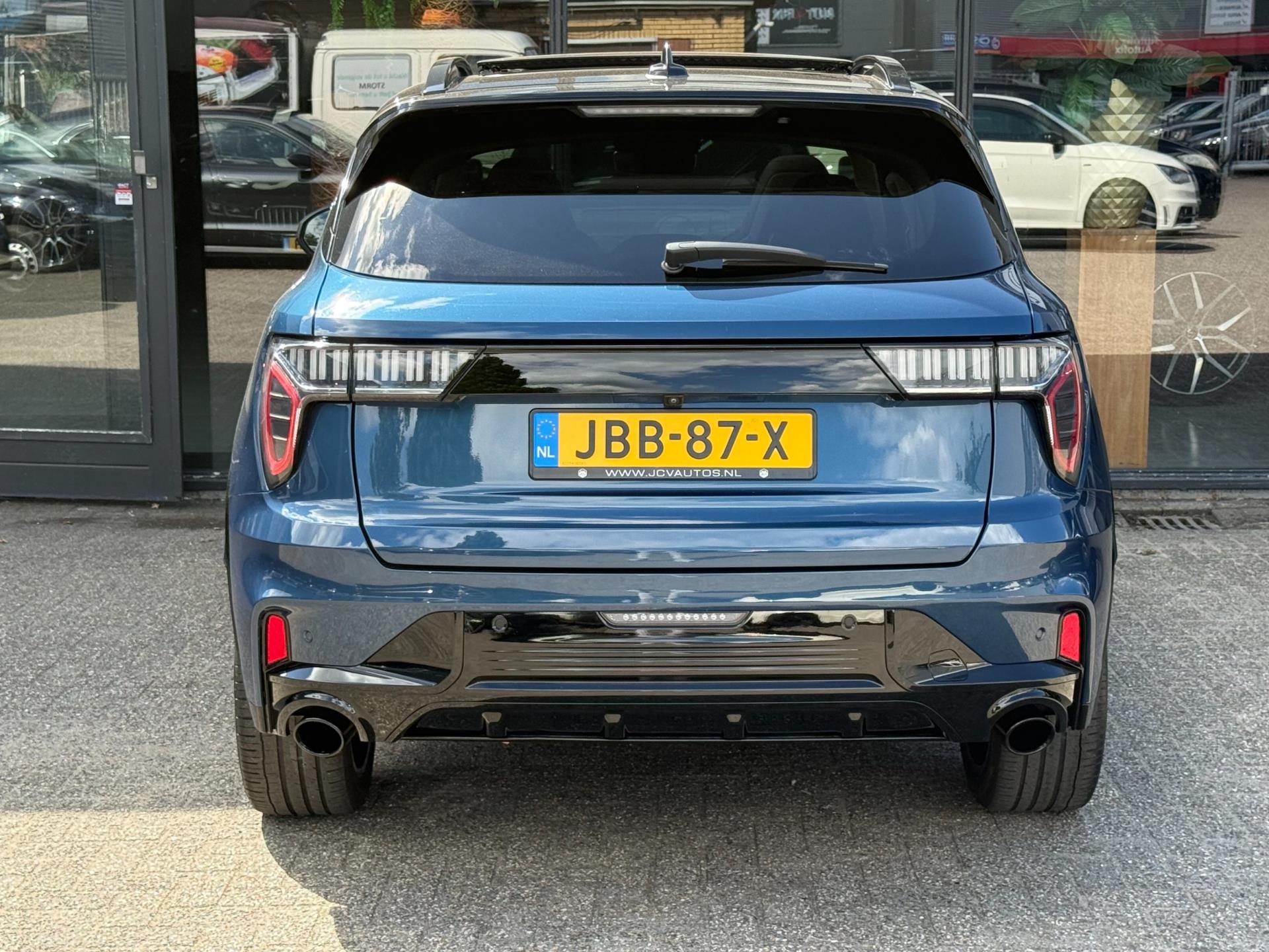 47348254-5.jpg