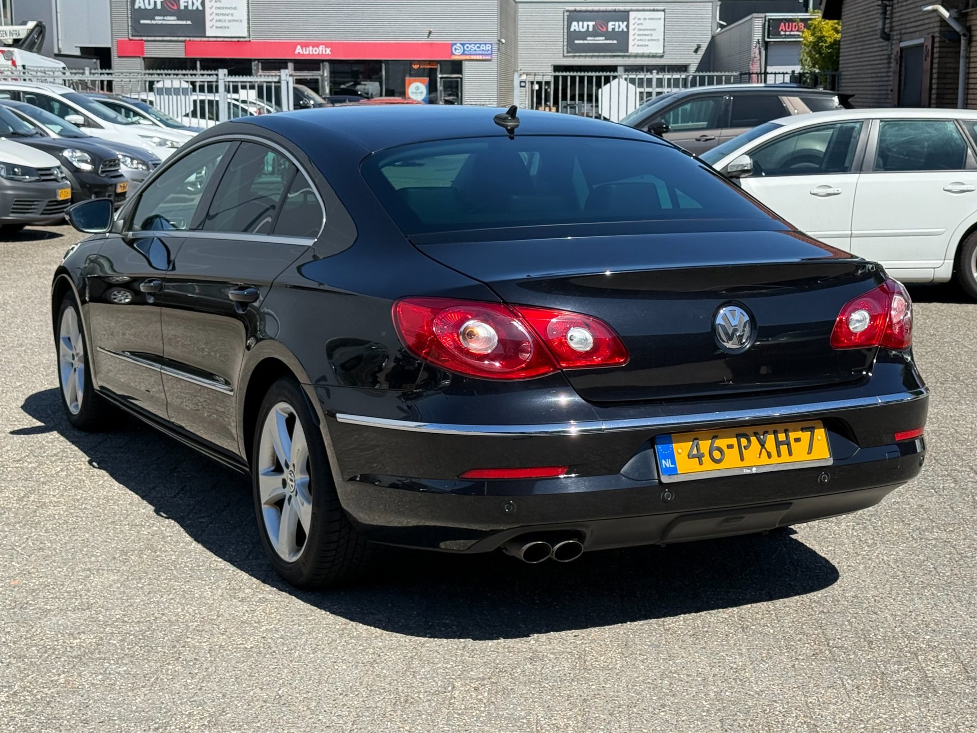 53154602-2.jpg