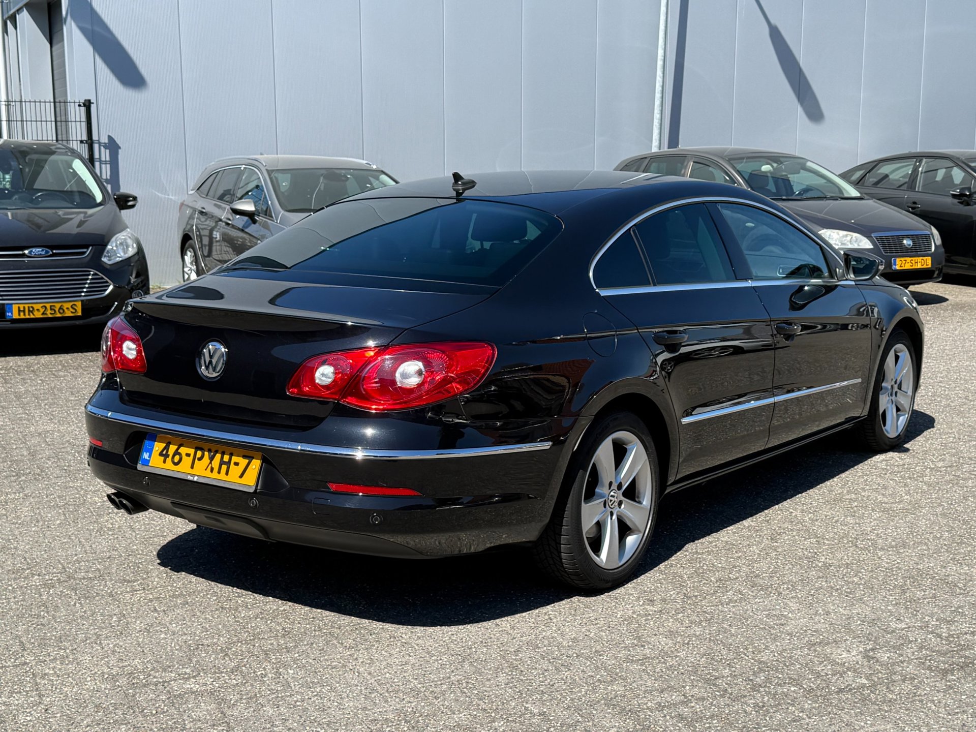 53154602-4.jpg