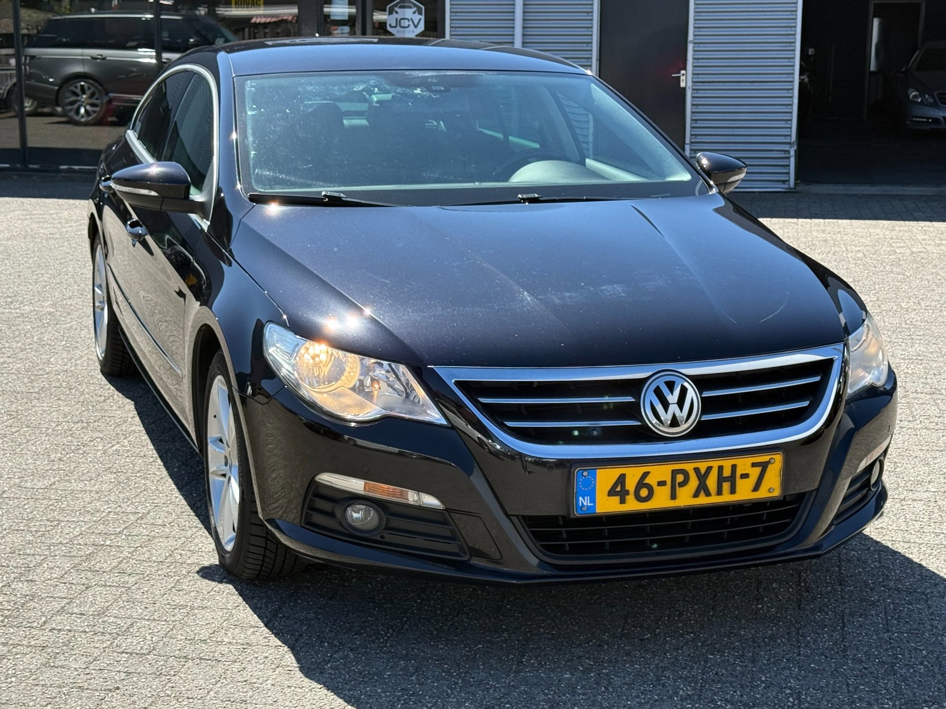 53154602-6.jpg